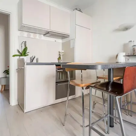 Cozy 1-bedroom Metro At Your Doorstep With Eiffel Tower View! * פריז