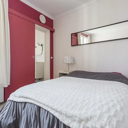 Cozy 1-bedroom Metro At Your Doorstep With Eiffel Tower View! פריז