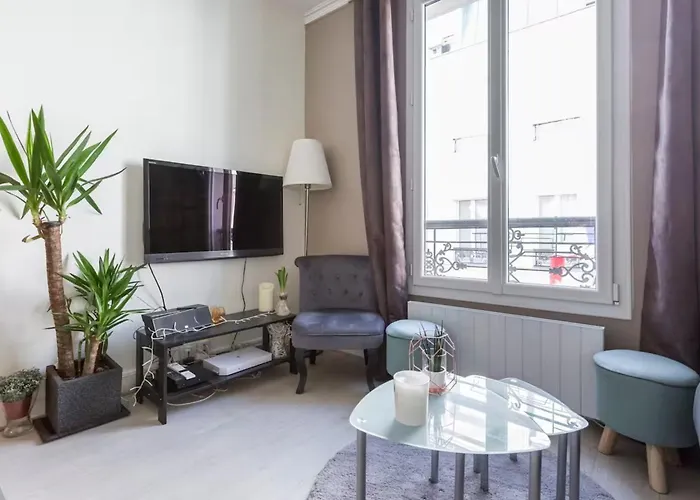 Cozy 1-bedroom Metro At Your Doorstep With Eiffel Tower View! * פריז